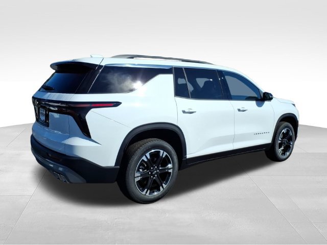 New 2027 Chevrolet Traverse LT w/ Sun and Wheel Package FWD image 3