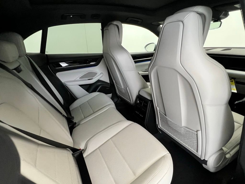 New 2025 Porsche Macan Electric image 16