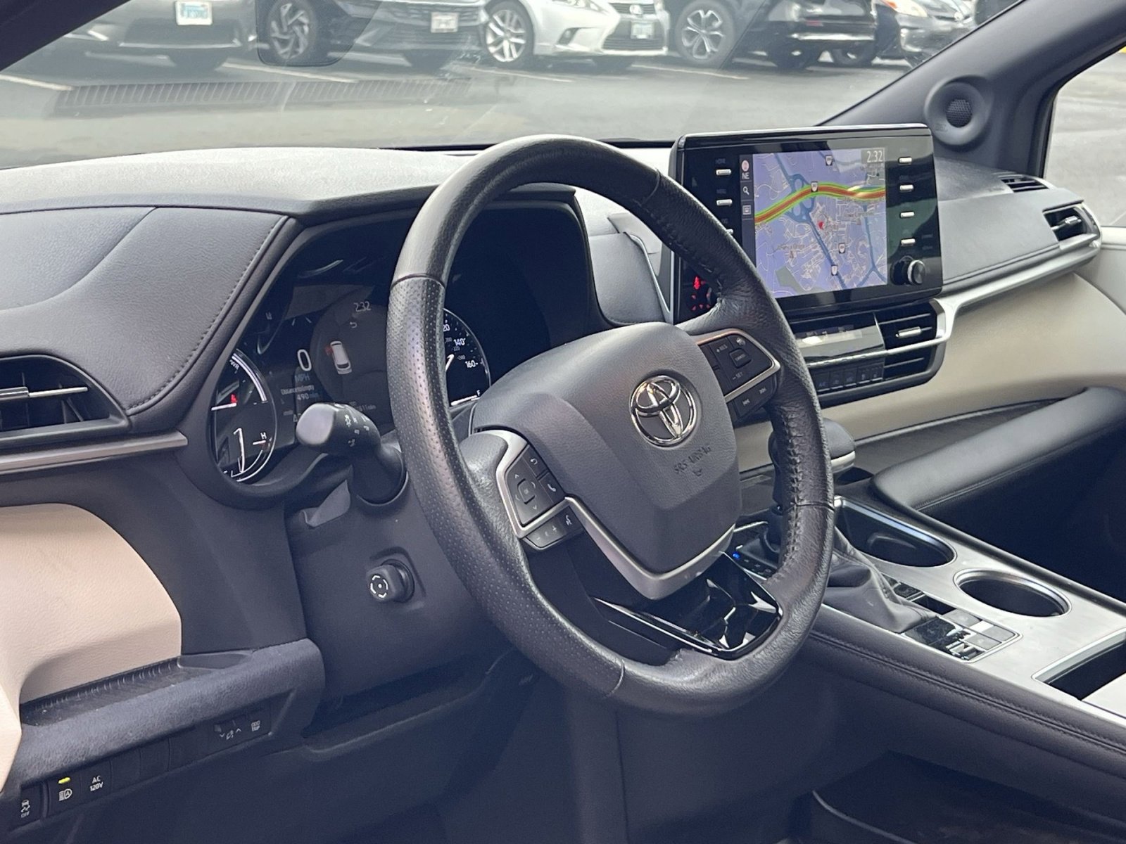 Used 2021 Toyota Sienna Limited image 15