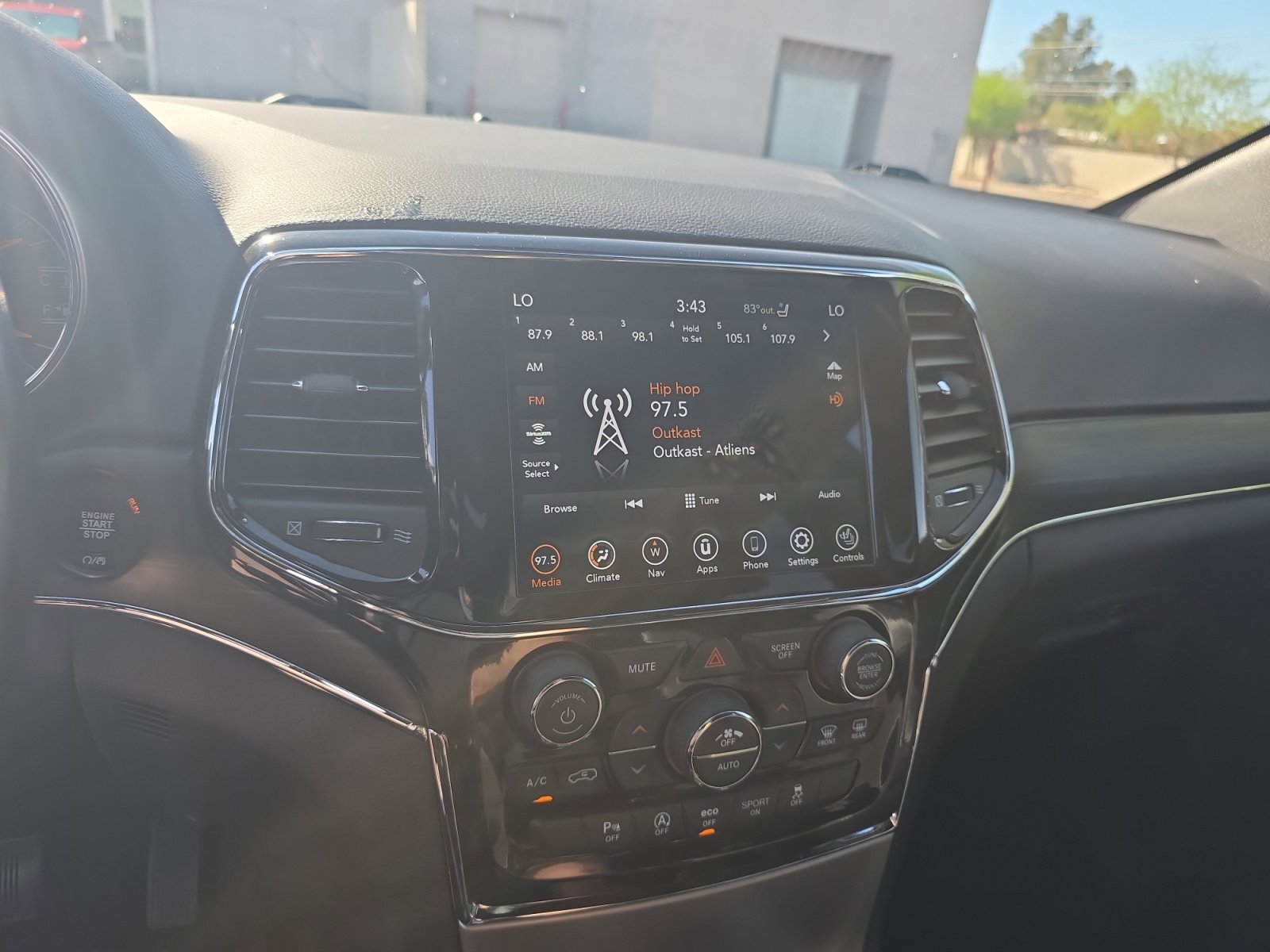 Used 2021 Jeep Grand Cherokee Limited w/ Luxury Group II image 12