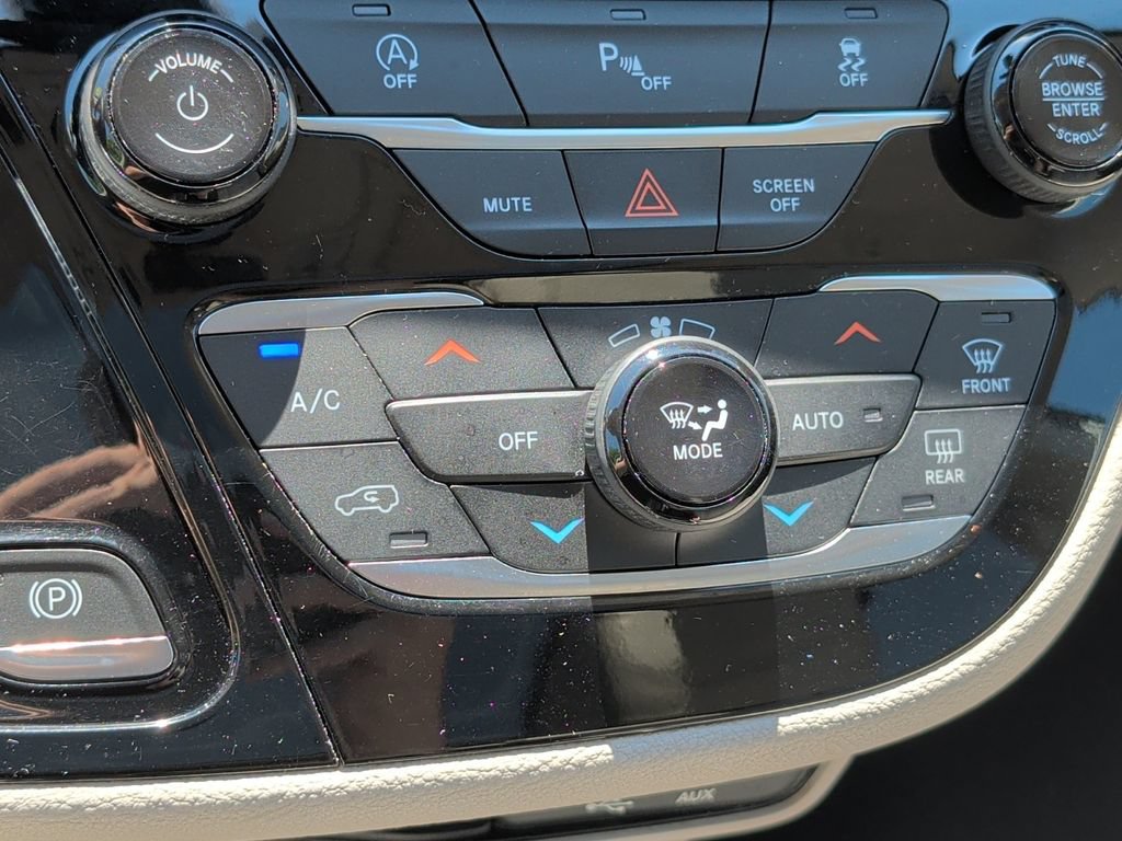 Used 2019 Chrysler Pacifica Limited FWD image 23