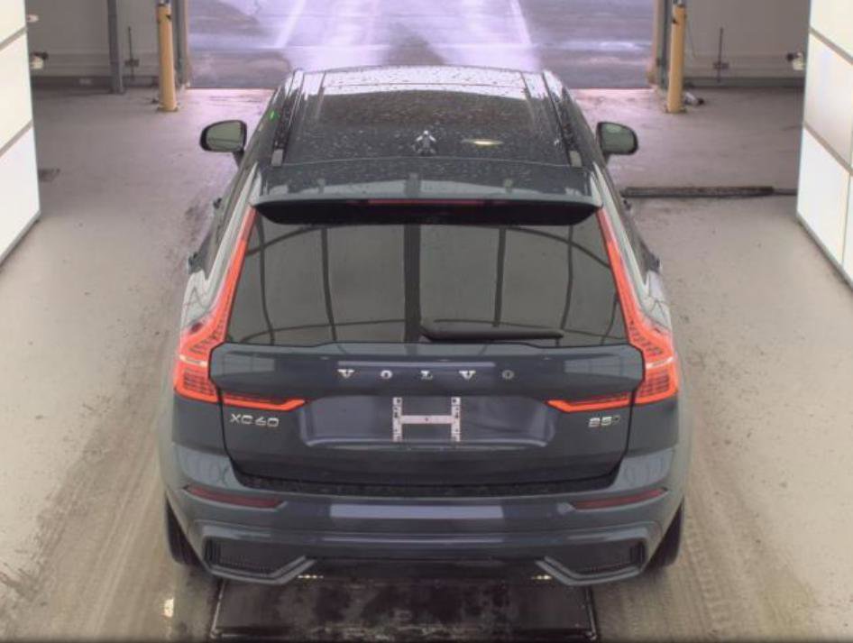 Used 2025 Volvo XC60 B5 Plus image 16