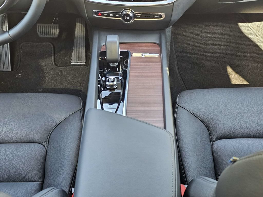 Certified 2025 Volvo V60 B5 Cross Country Plus AWD/4WD image 19