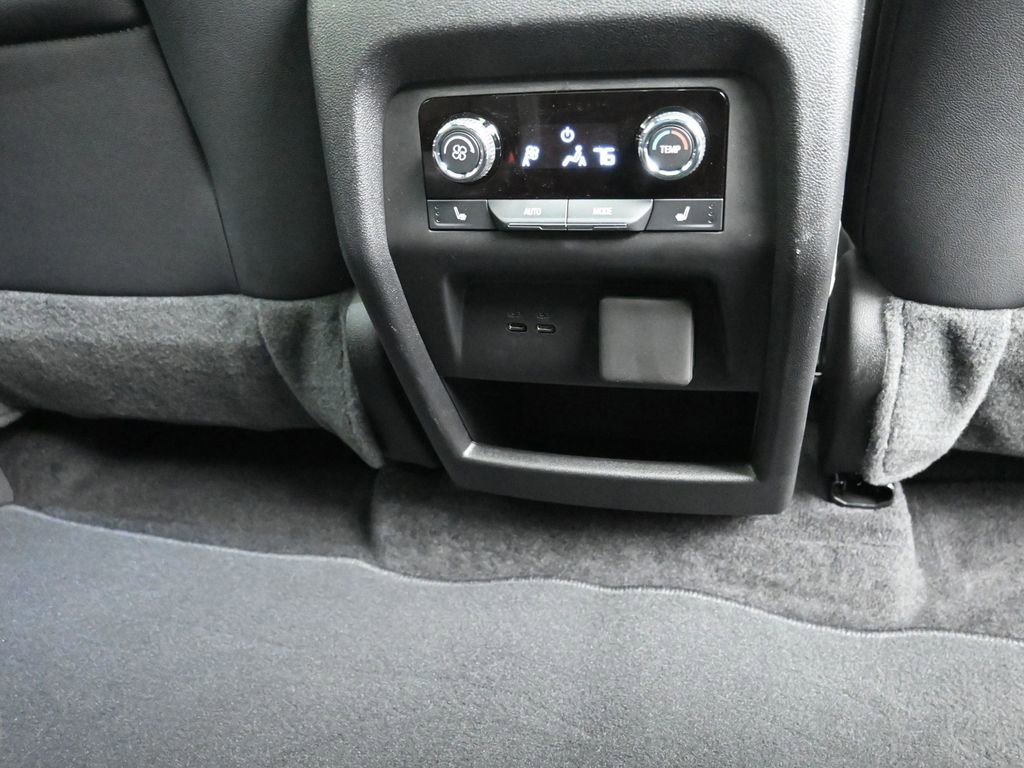 Used 2024 Chevrolet Traverse RS image 14