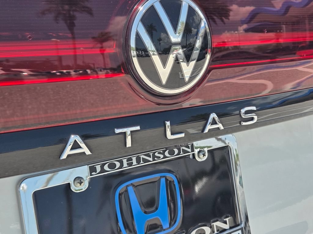 Used 2024 Volkswagen Atlas Peak Edition SEL AWD/4WD image 17