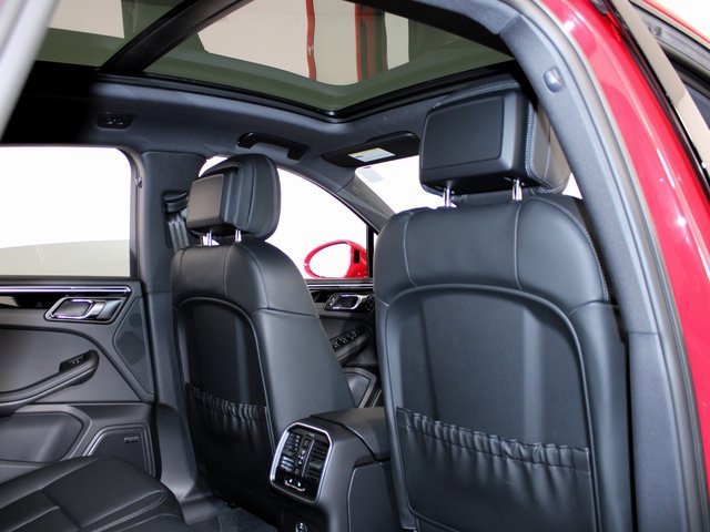 New 2026 Porsche Macan image 26