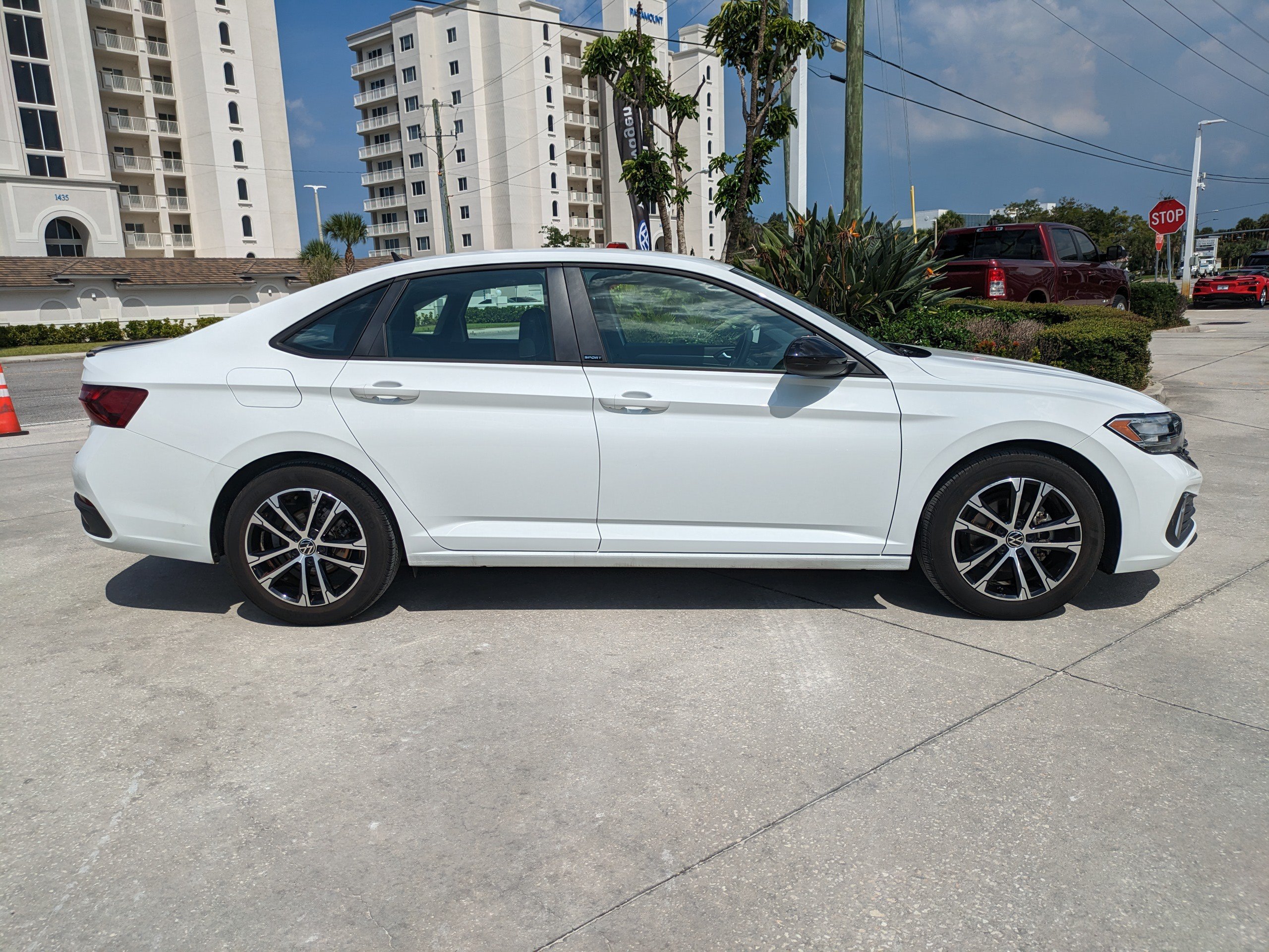 Certified 2024 Volkswagen Jetta Sport FWD image 3