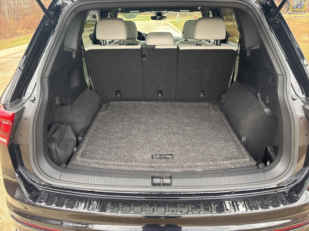 Used 2023 Volkswagen Tiguan SE R-Line image 48