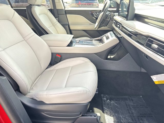 New 2026 Lincoln Aviator 2WD w/ Jet Appearance Package image 9