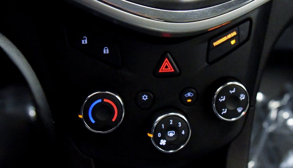 Used 2020 Chevrolet Sonic LT image 15