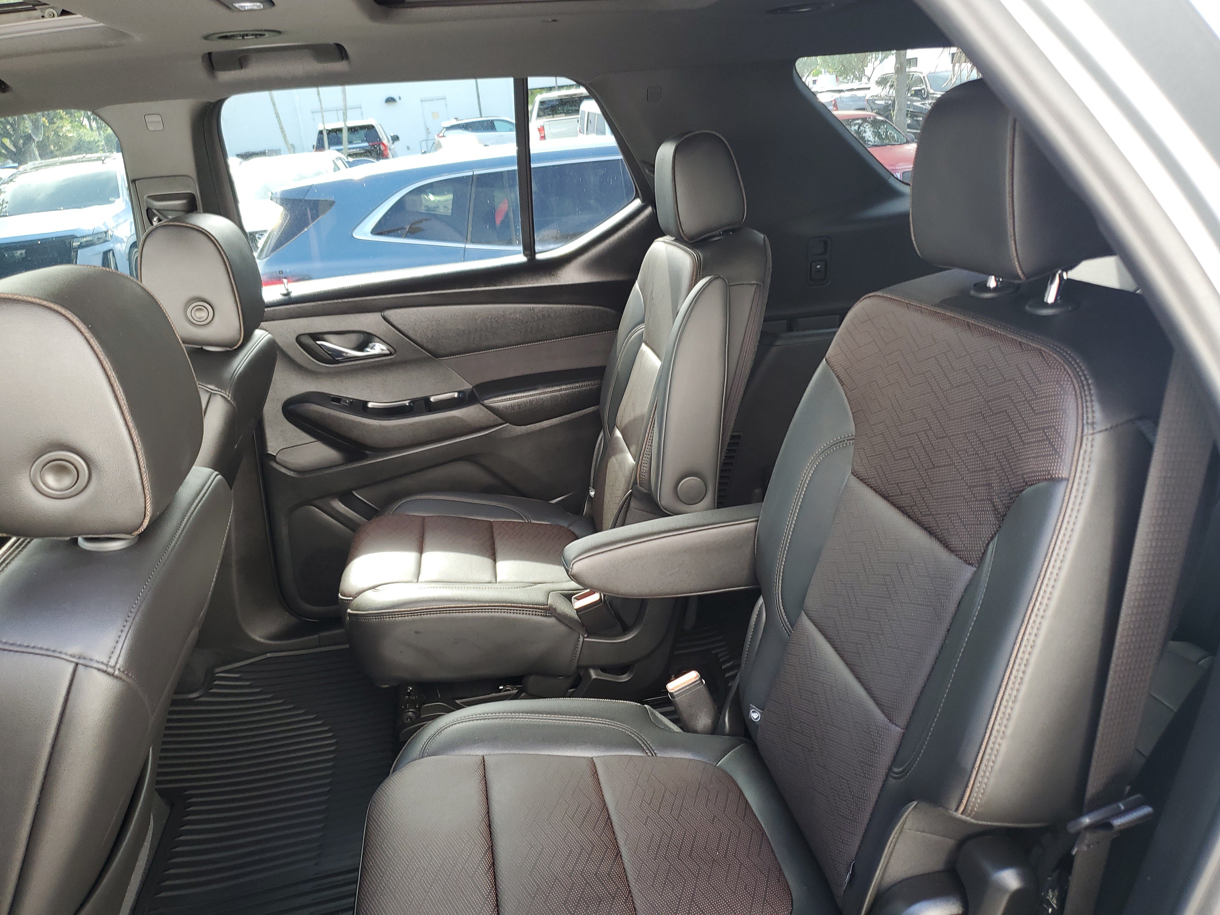 Used 2023 Chevrolet Traverse High Country FWD image 14
