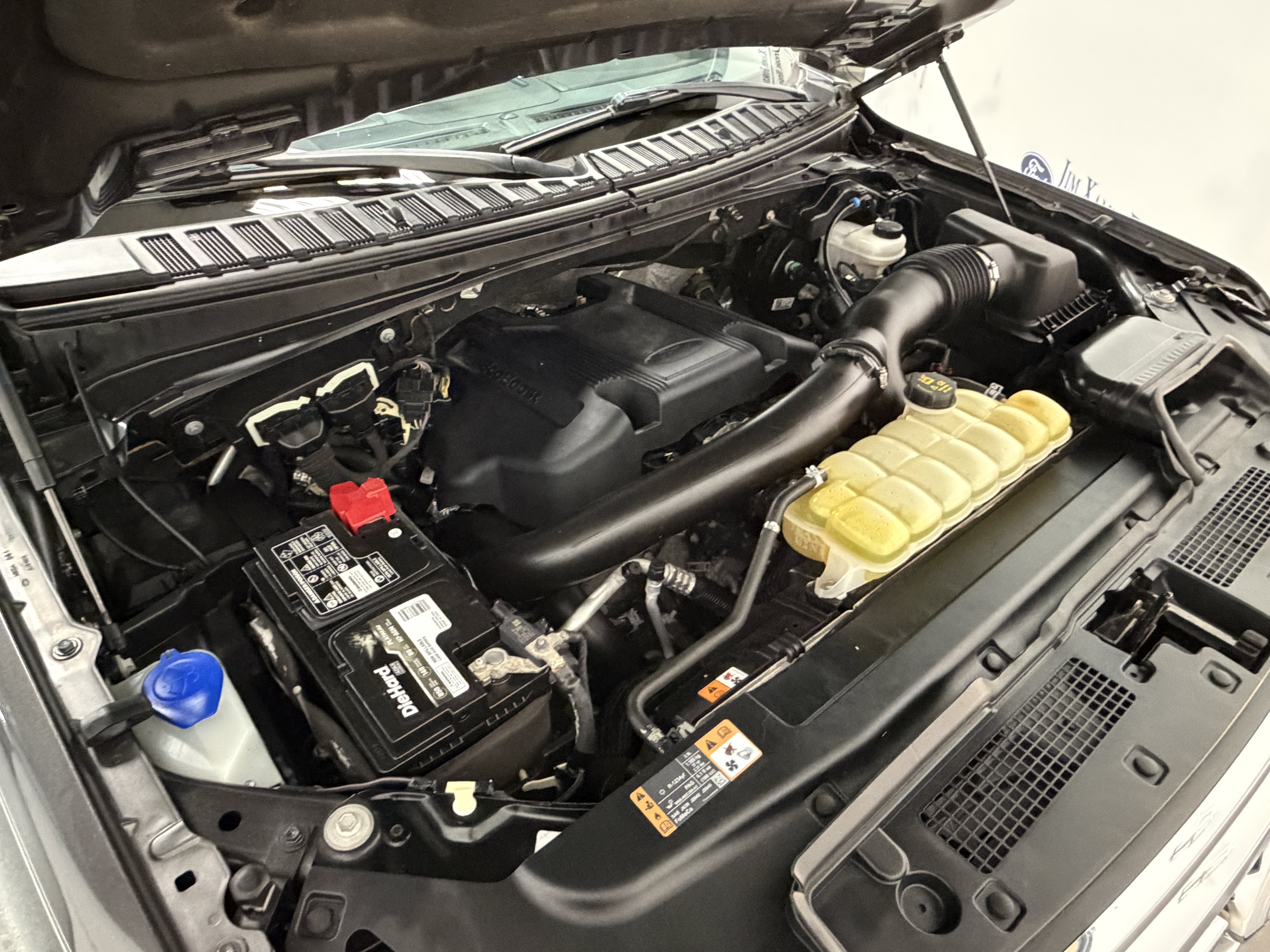 Used 2019 Ford Expedition XLT w/ Equipment Group 202A AWD/4WD image 32