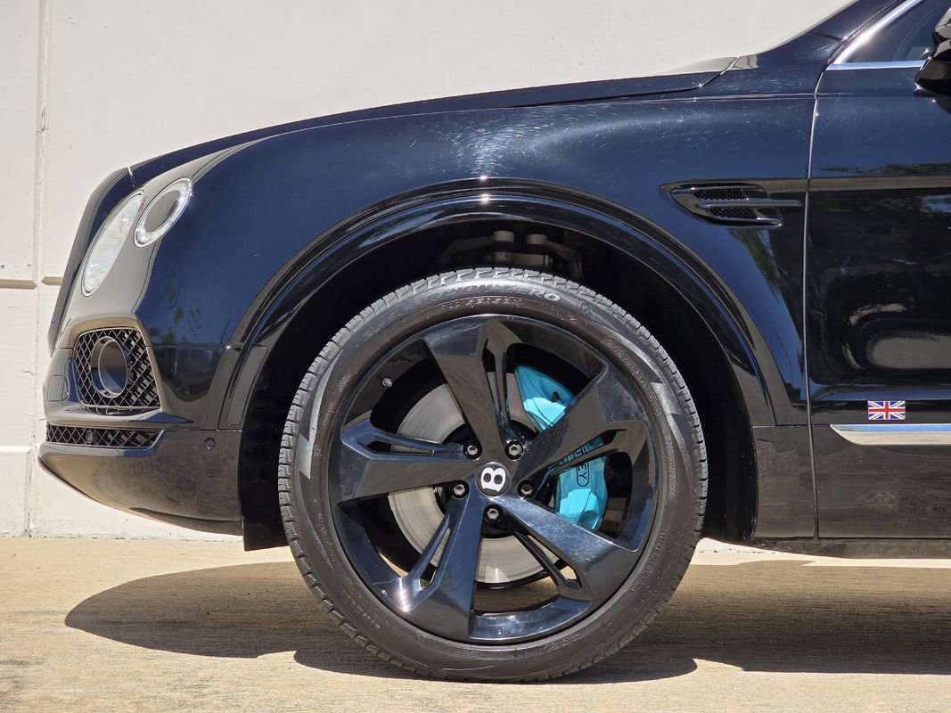 Used 2017 Bentley Bentayga image 44