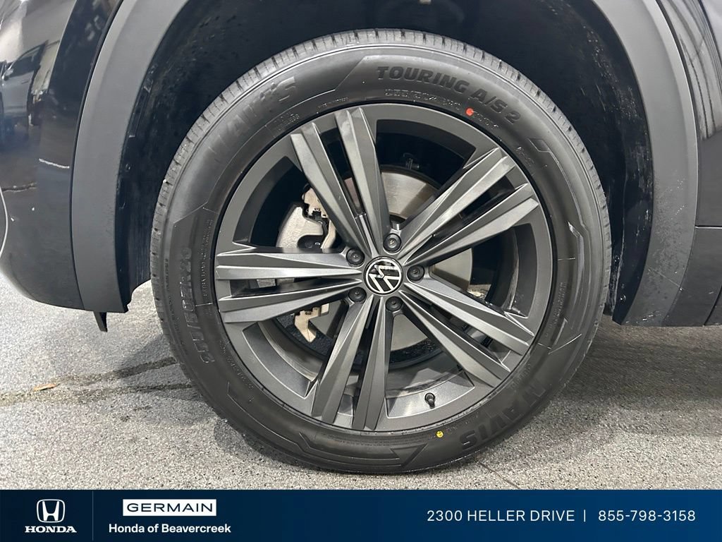 Used 2022 Volkswagen Atlas Cross Sport SEL R-Line AWD/4WD image 13