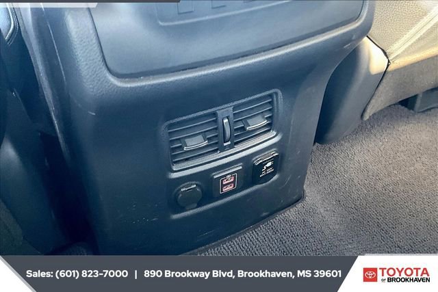 Used 2021 Nissan Titan SL w/ Moonroof Package image 23