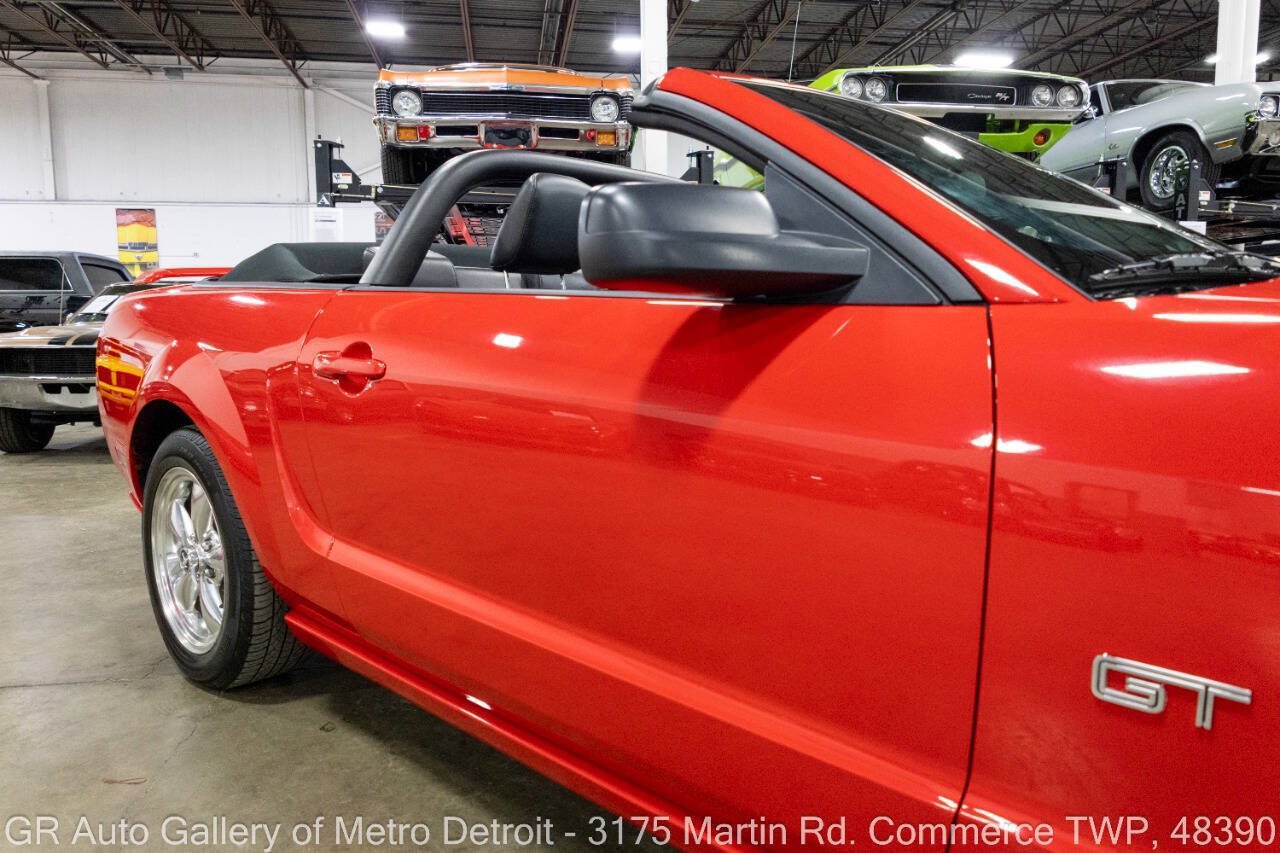Used 2005 Ford Mustang GT Premium RWD image 25