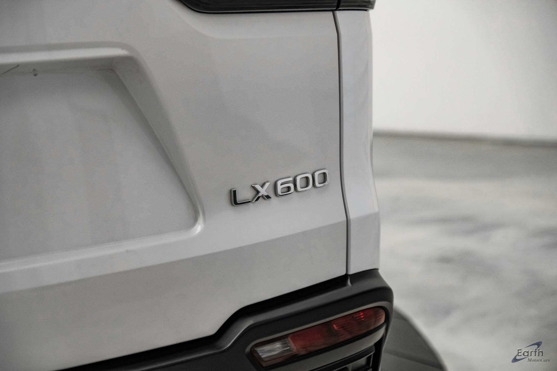 Used 2023 Lexus LX 600 4WD w/ Accessory Package (Z1) image 16