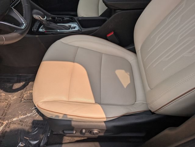 Used 2024 Buick Encore GX Avenir w/ Avenir Convenience Package FWD image 21