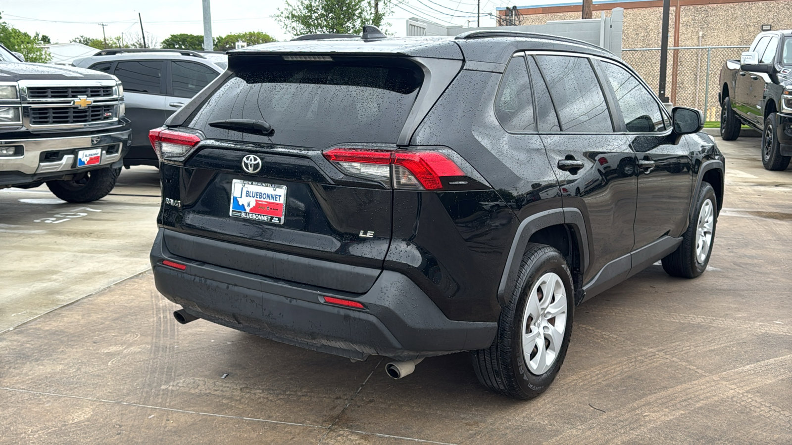 Used 2019 Toyota RAV4 LE FWD image 5