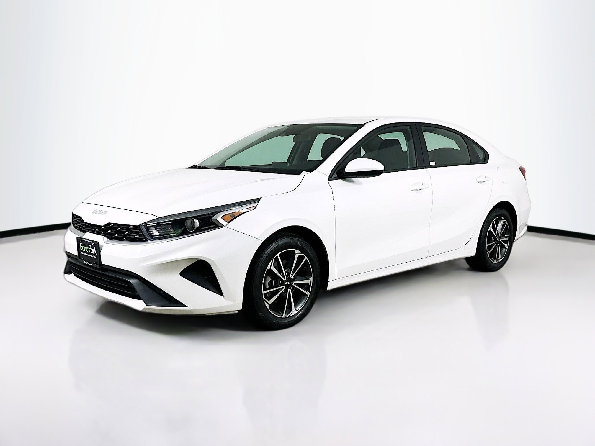 Used 2023 Kia Forte LXS image 3