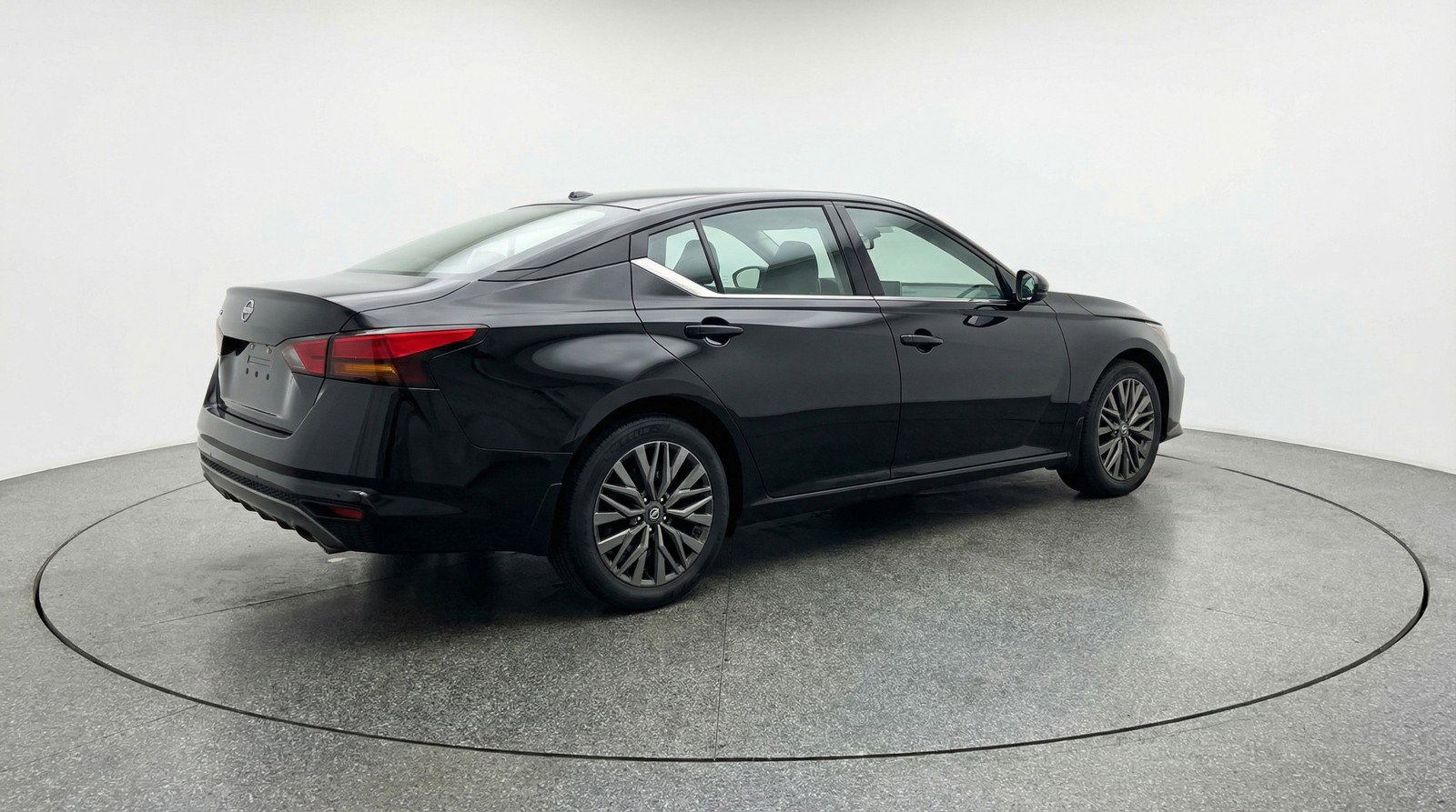 Used 2025 Nissan Altima 2.5 SV FWD image 9
