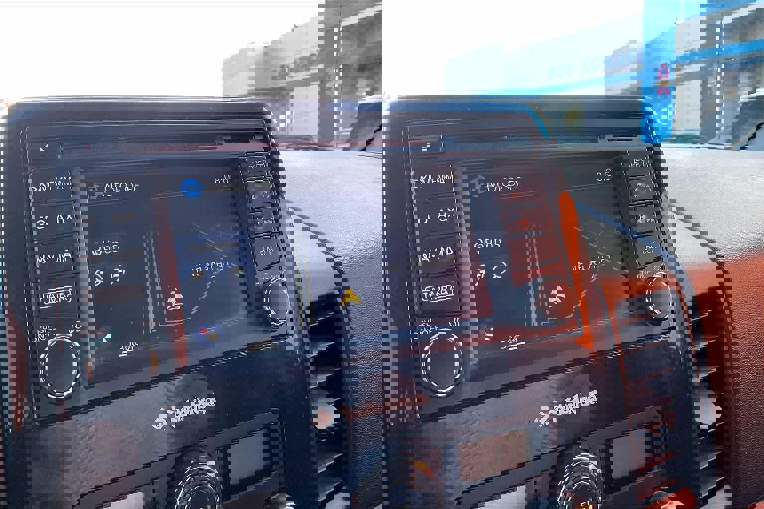 Used 2015 Nissan Titan SL w/ SL Moonroof Package image 31