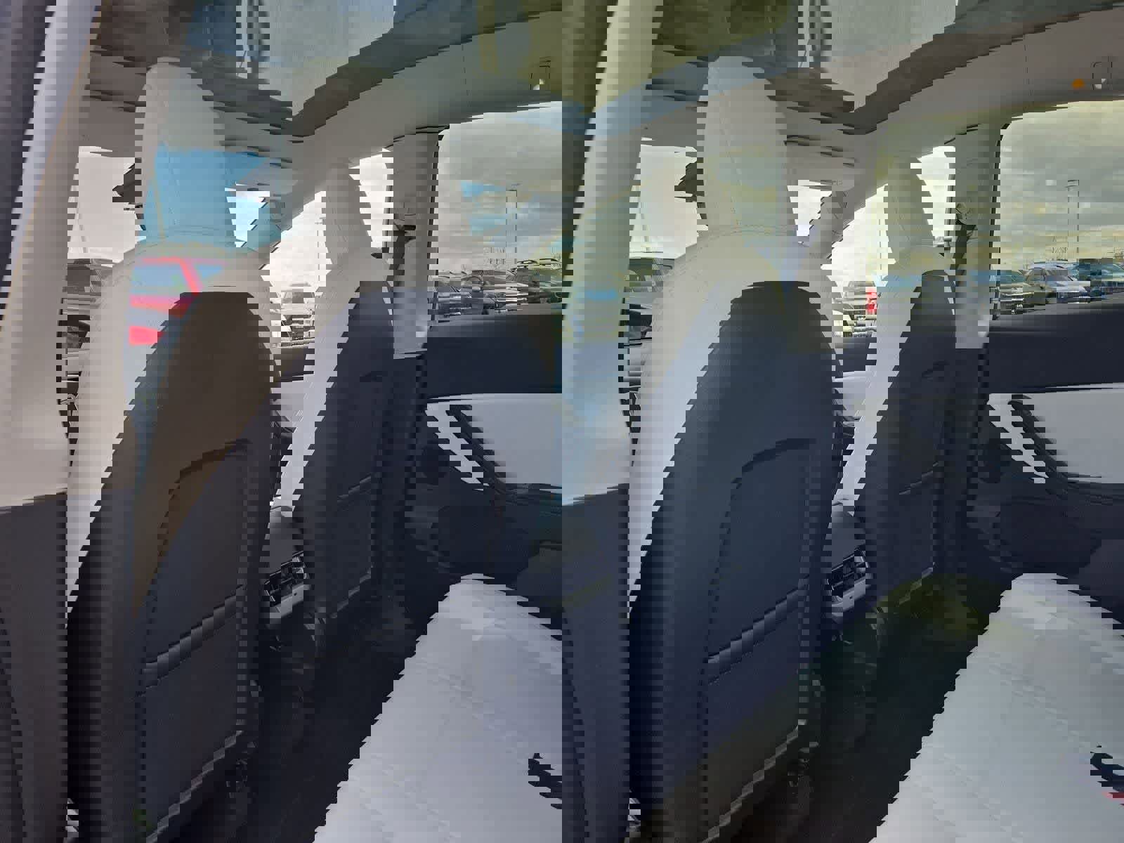 Used 2020 Tesla Model Y Long Range image 16