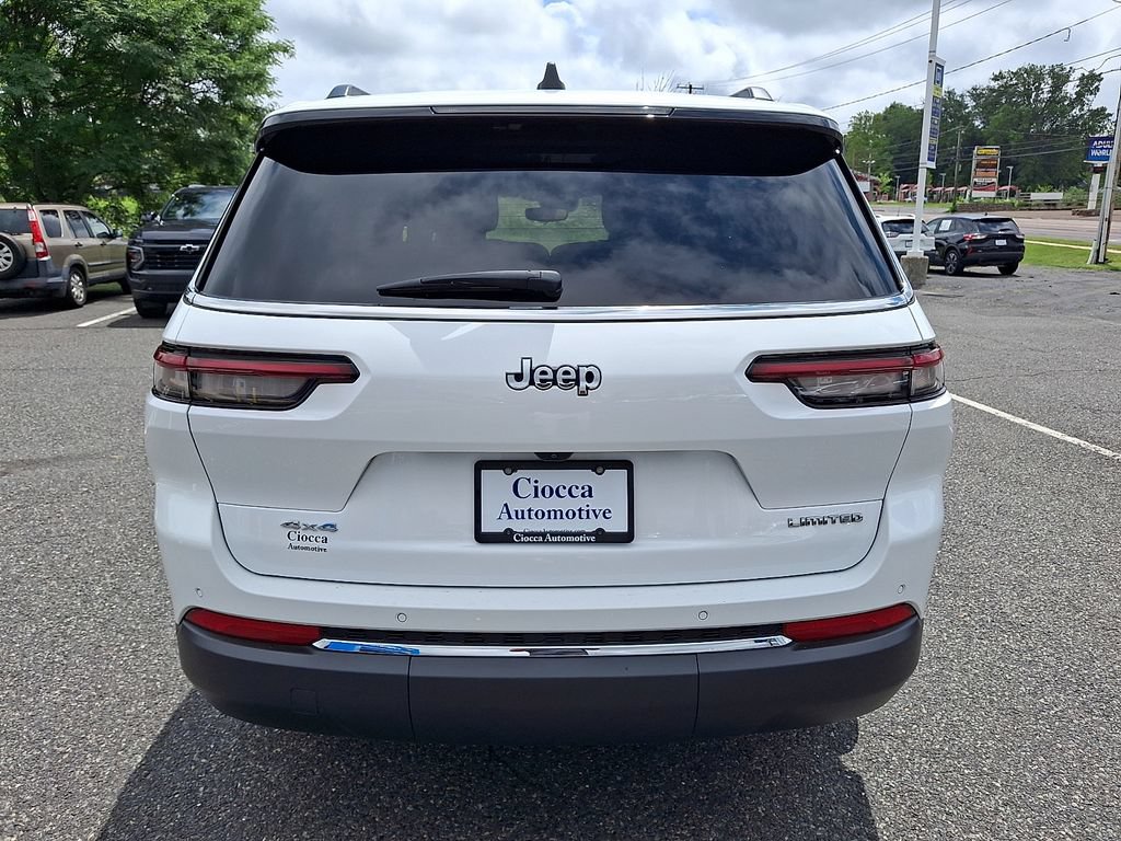 Used 2023 Jeep Grand Cherokee L Limited AWD/4WD image 8