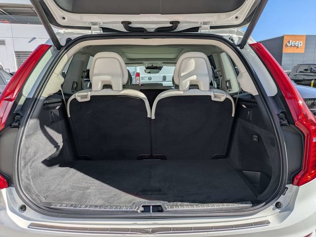 Used 2022 Volvo XC90 T5 Momentum w/ Protection Package Premier FWD image 12
