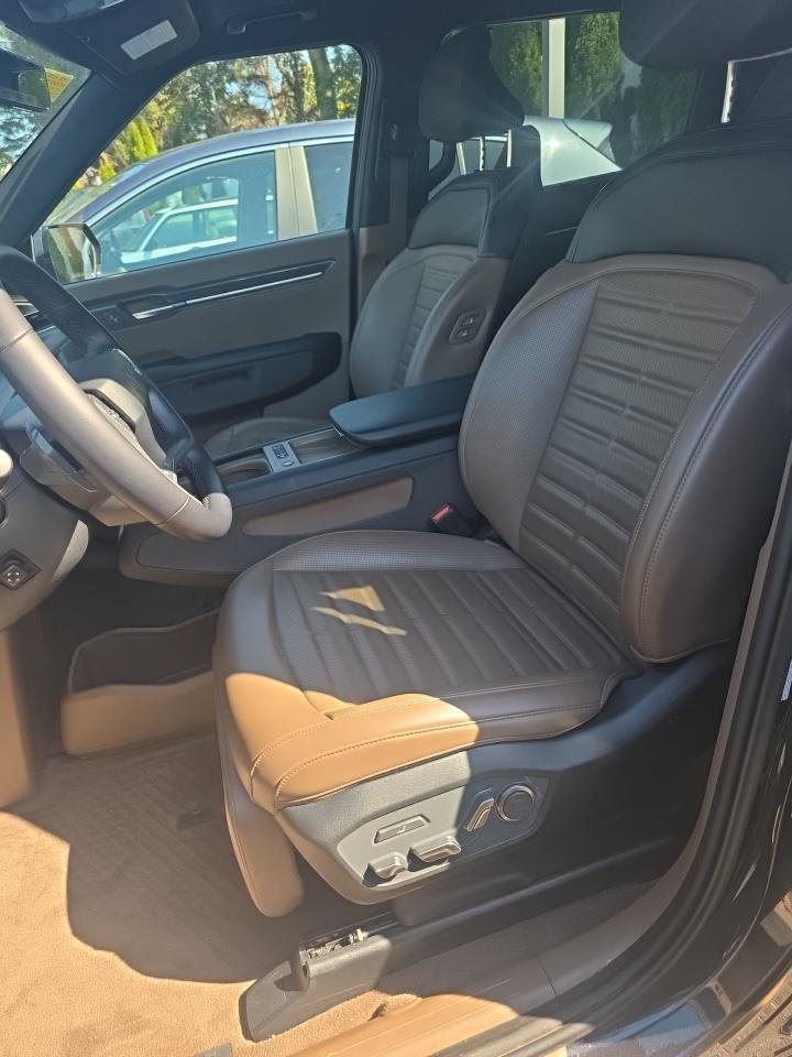 Certified 2024 Kia EV9 Land image 6