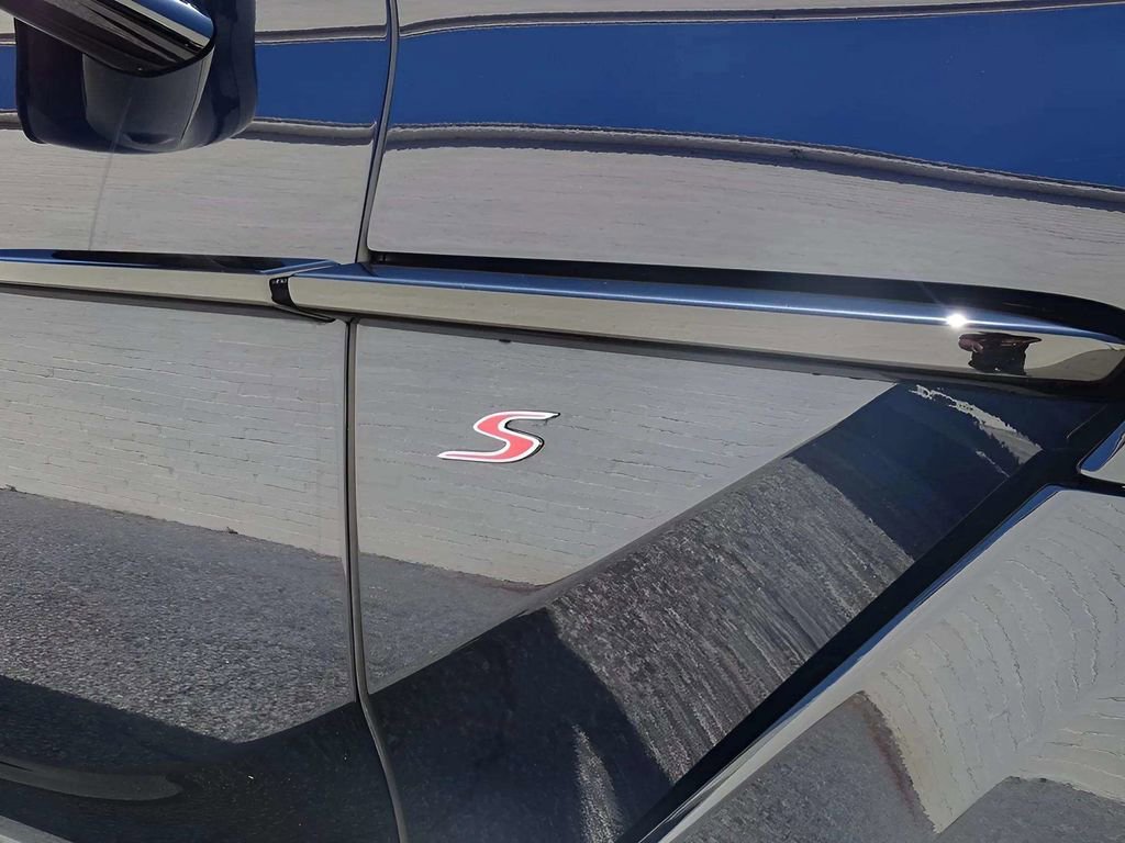 Used 2026 Aston Martin DBX S image 32