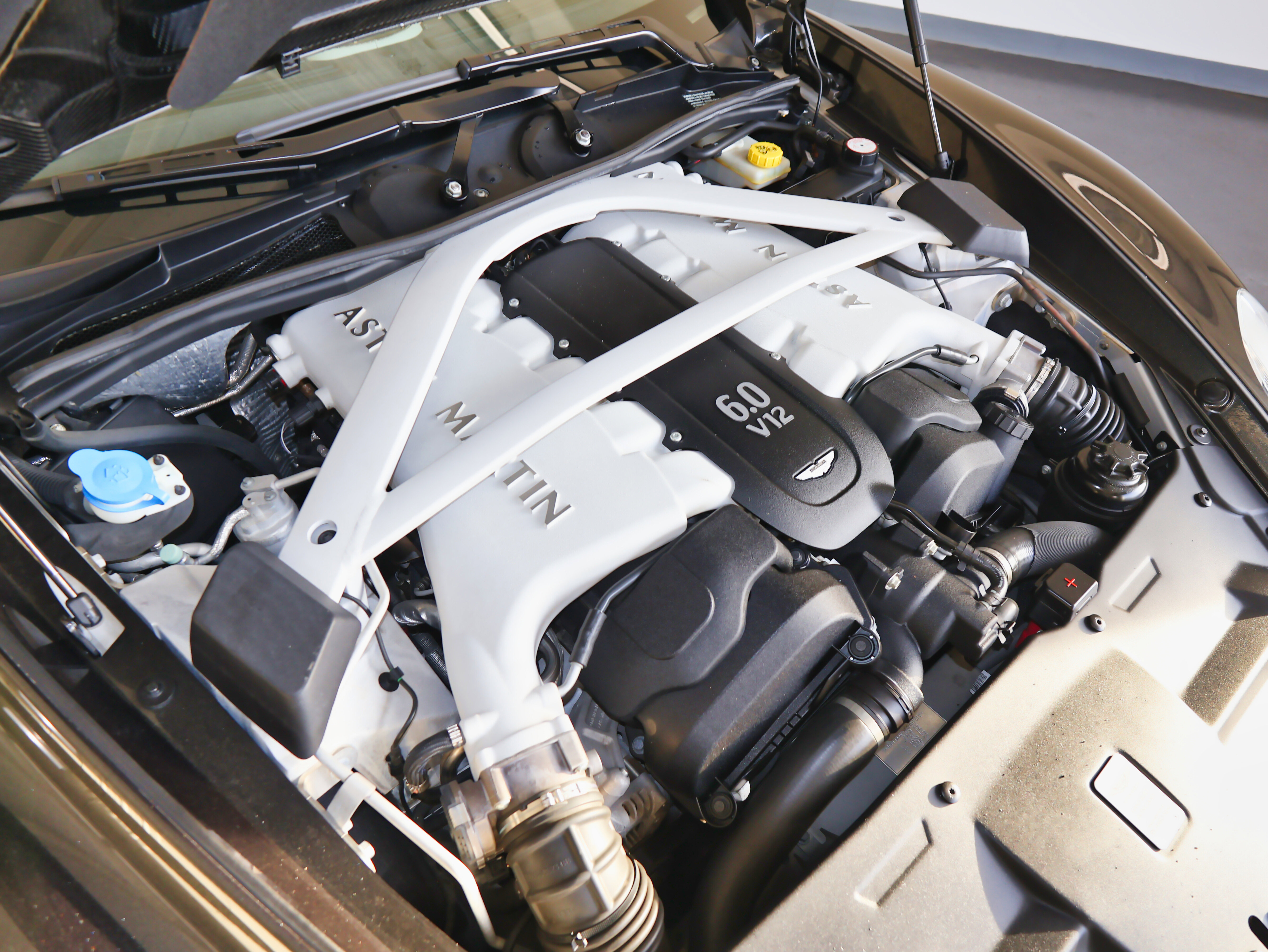 Used 2014 Aston Martin Vanquish Volante image 61