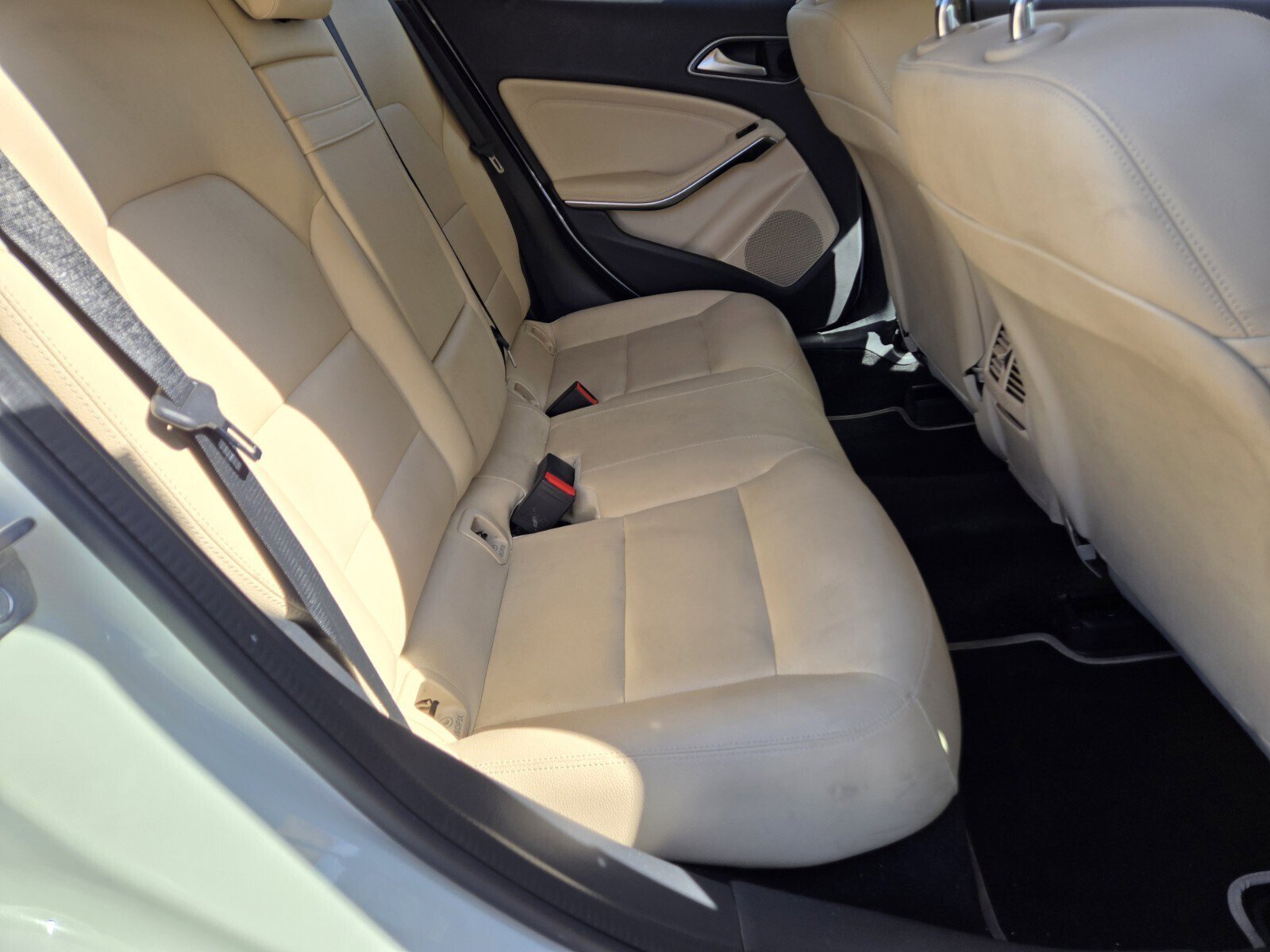 Used 2018 Mercedes-Benz GLA 250 4MATIC w/ Premium Package image 12