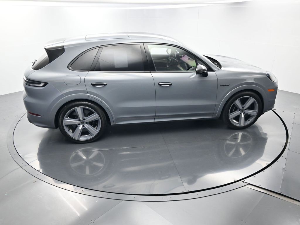 Used 2025 Porsche Cayenne Turbo image 45