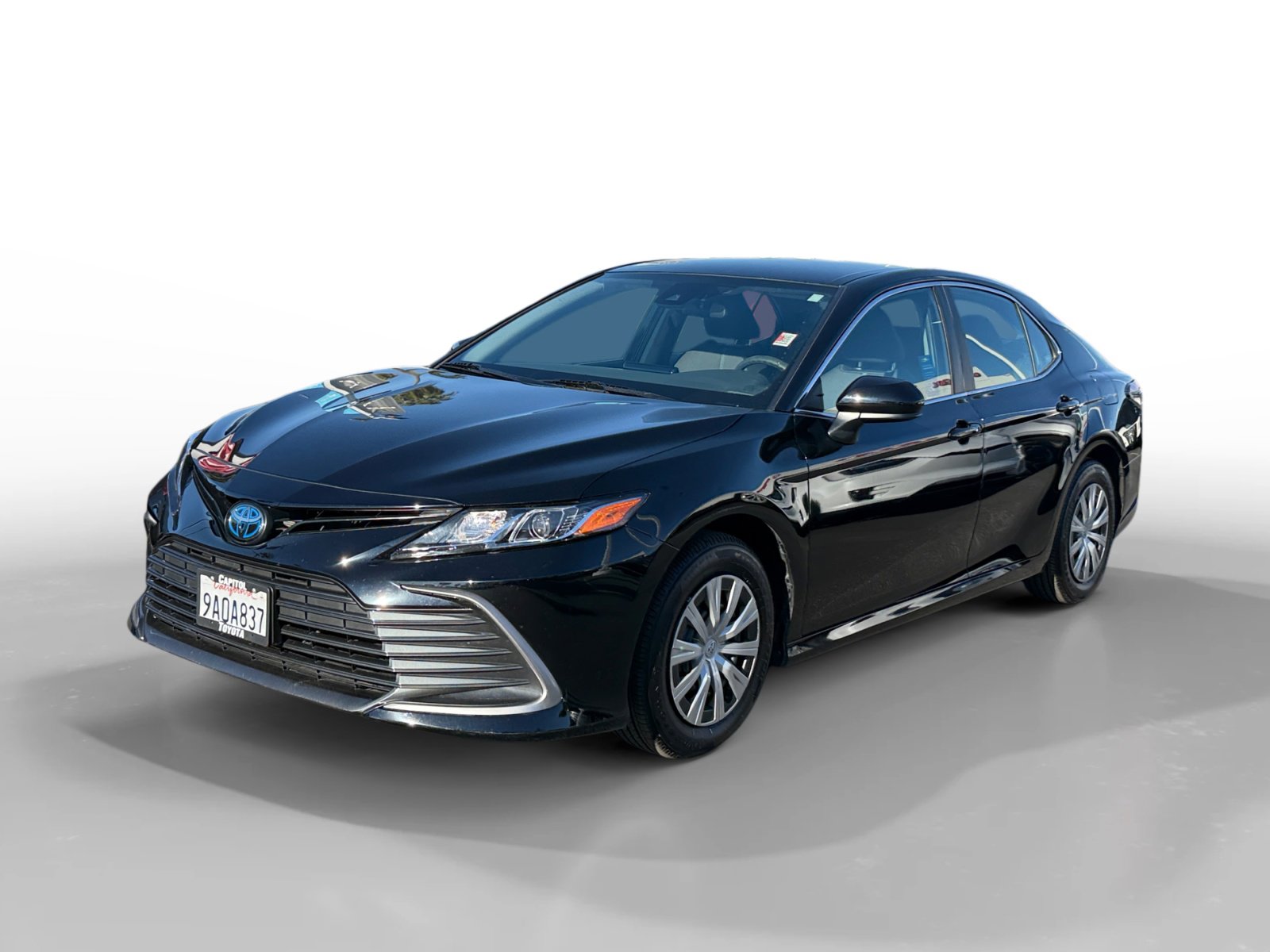 Used 2022 Toyota Camry LE image 1