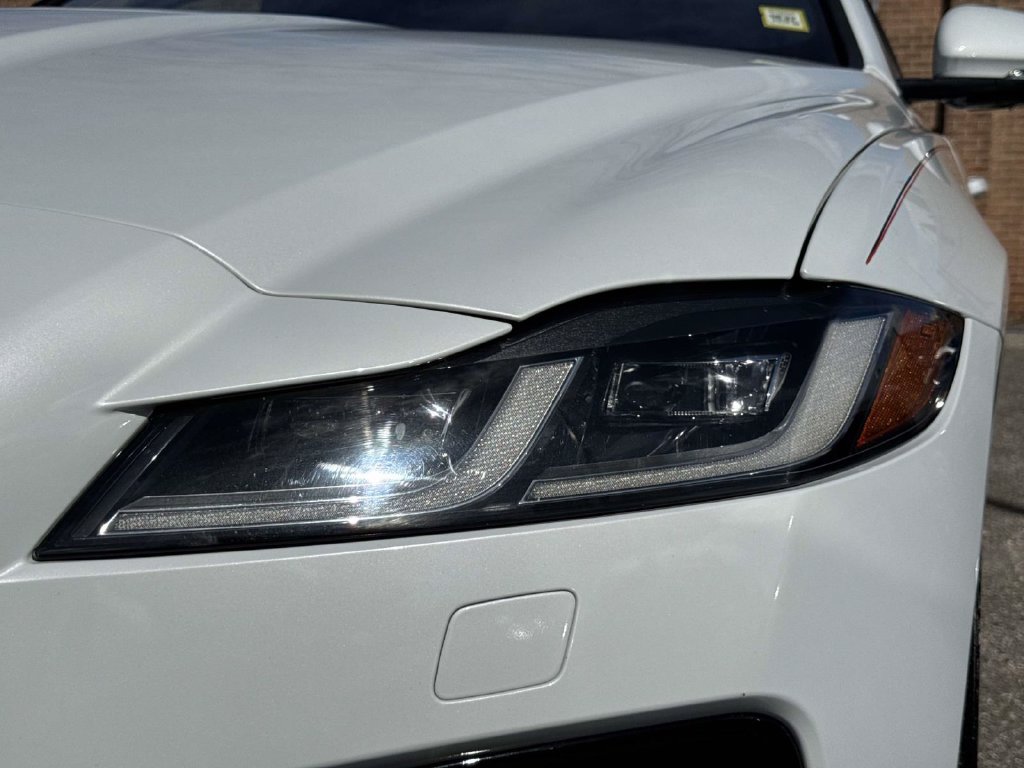 Used 2021 Jaguar XF R-Dynamic SE AWD/4WD image 10