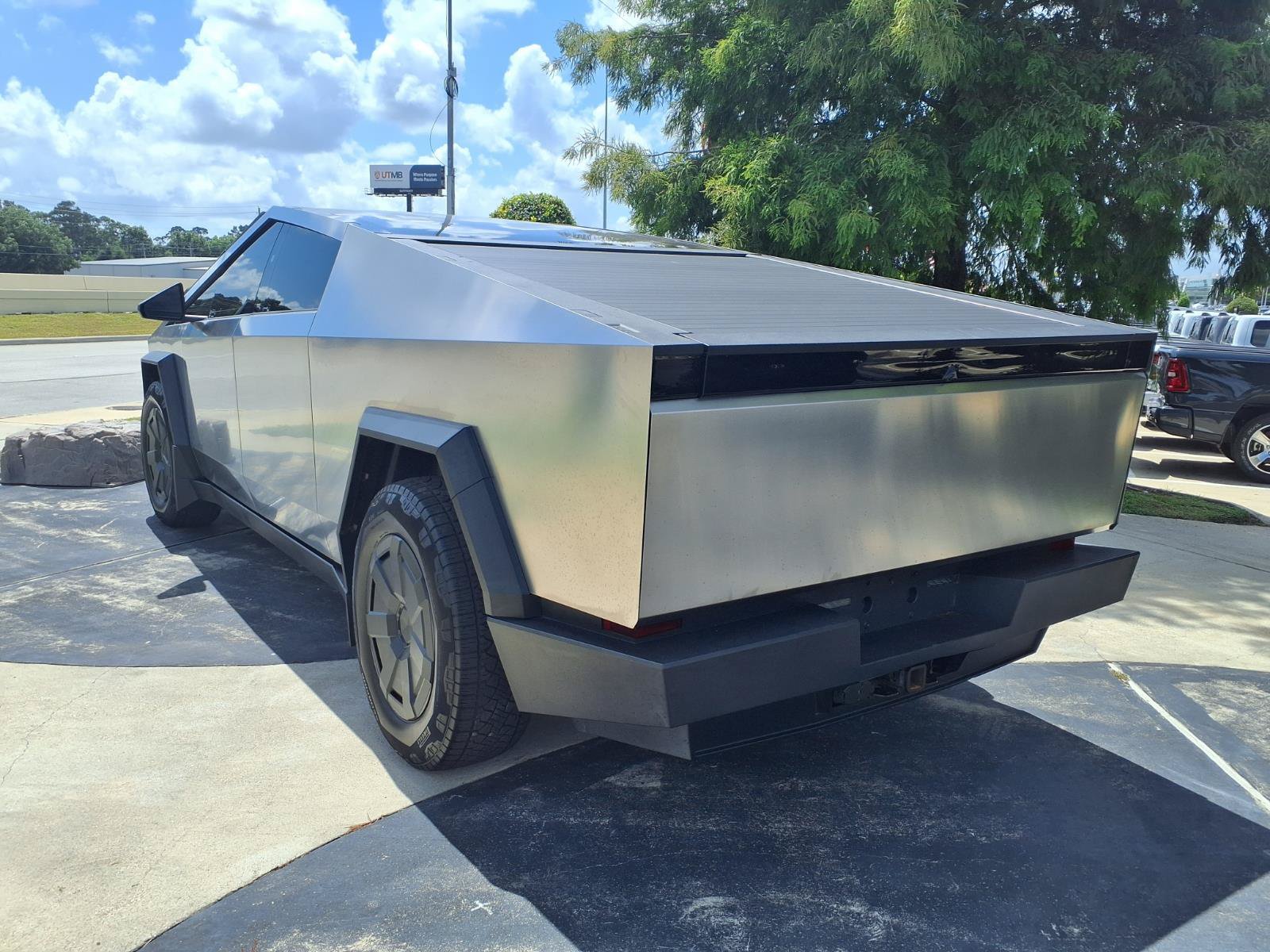 Used 2024 Tesla Cybertruck Cyberbeast AWD/4WD image 2