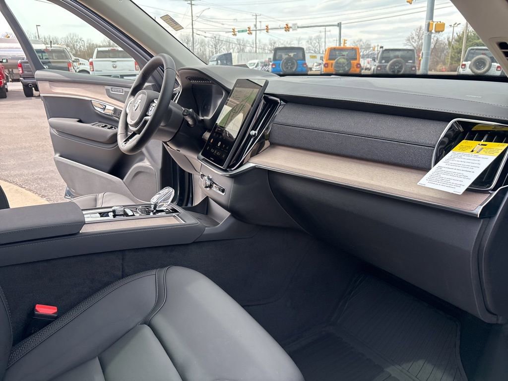New 2026 Volvo XC90 B6 Plus w/ Protection Package Premier AWD/4WD image 41