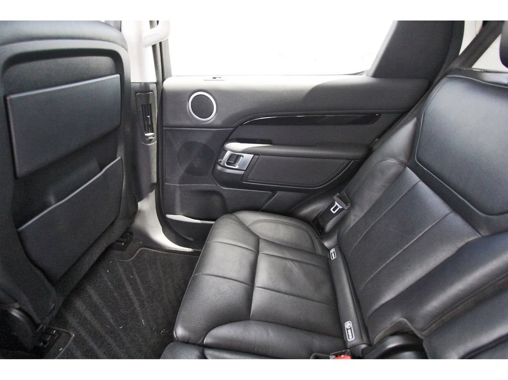 Used 2020 Land Rover Discovery SE AWD/4WD image 11