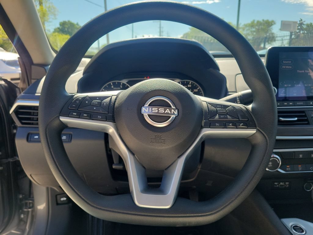 Used 2025 Nissan Altima 2.5 SV FWD image 21