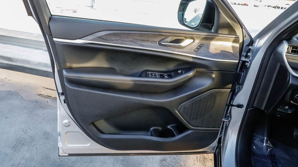 Certified 2024 Jeep Grand Cherokee L Limited w/ Luxury Tech Group II image 59