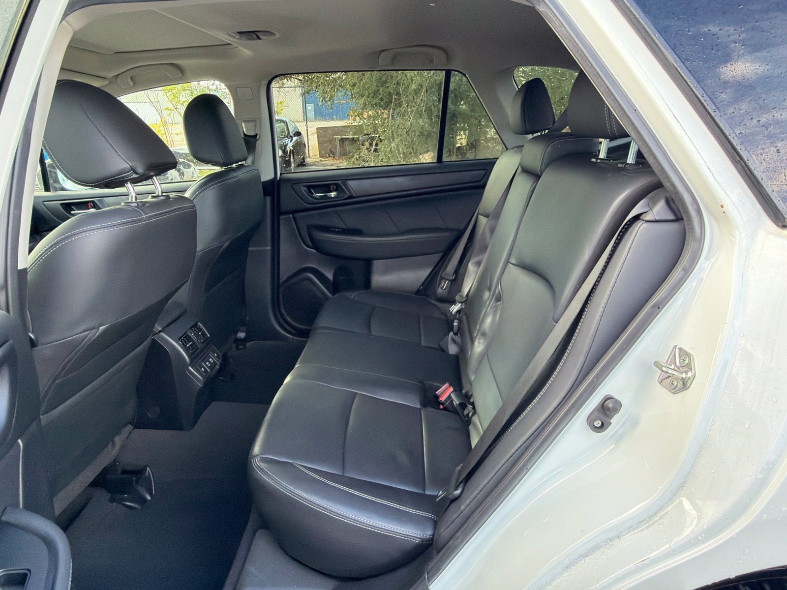 Used 2019 Subaru Outback 3.6R Limited w/ Popular Package #2 AWD/4WD image 17