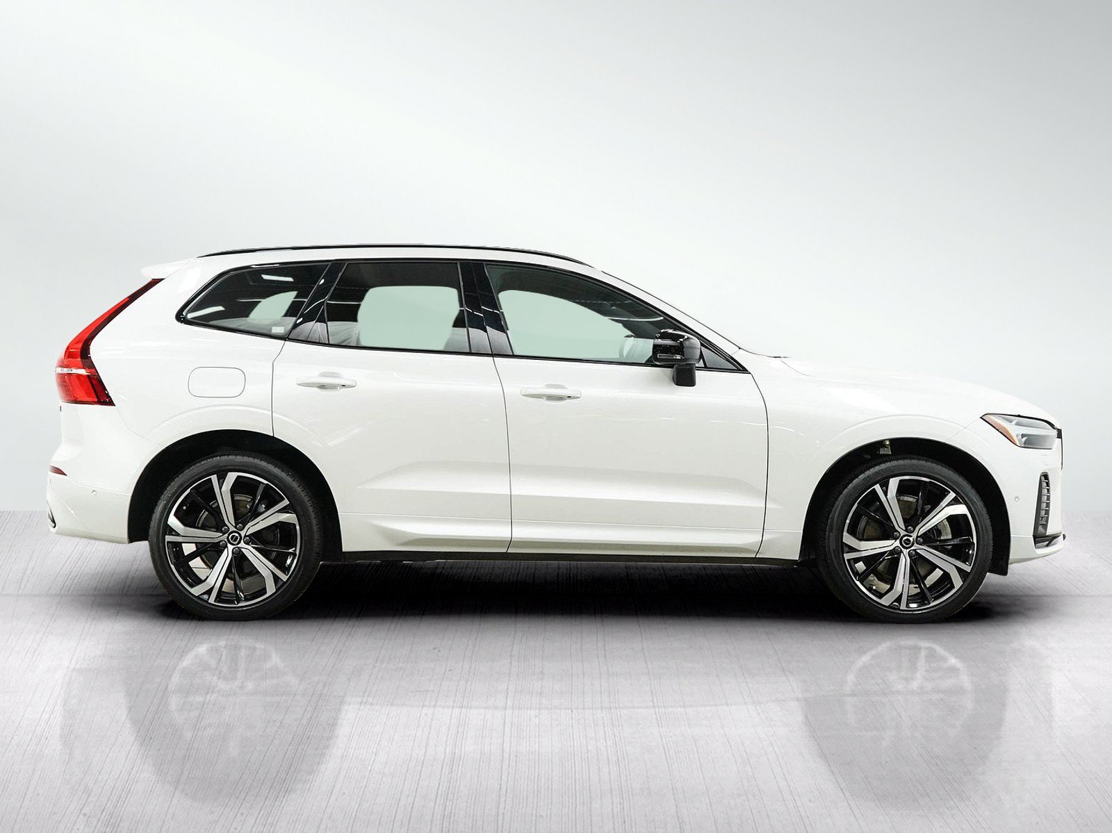 Used 2023 Volvo XC60 B6 Ultimate w/ Climate Package AWD/4WD image 6