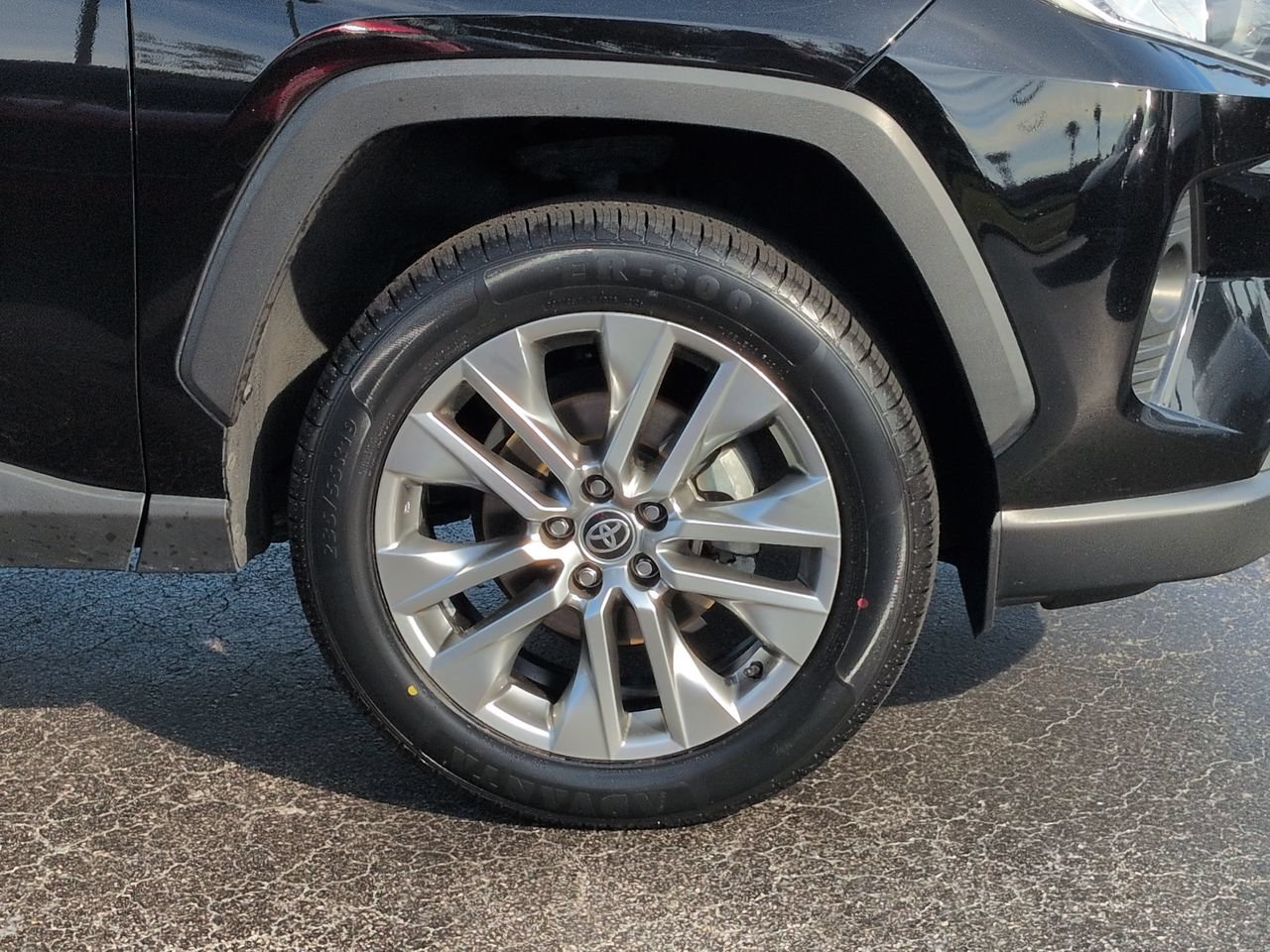 Used 2021 Toyota RAV4 XLE Premium FWD image 11
