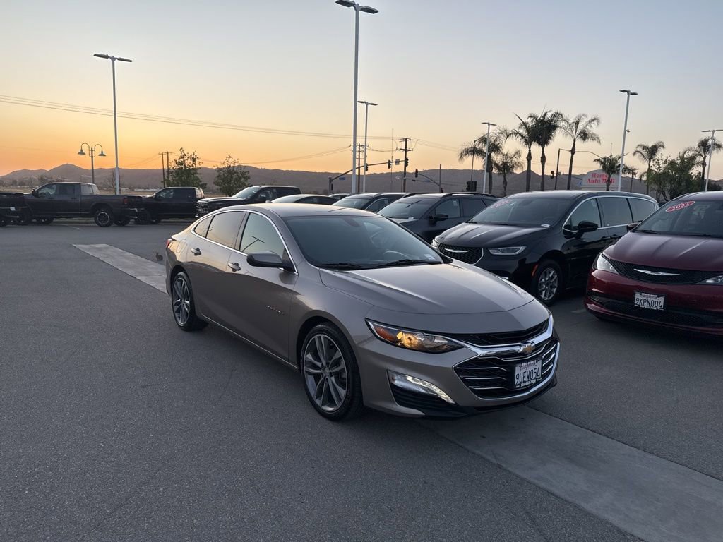 Used 2022 Chevrolet Malibu LT FWD image 2