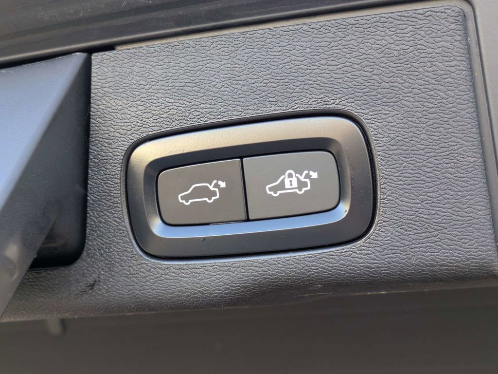 Used 2022 Volvo XC60 T8 Inscription w/ Advanced Package image 14