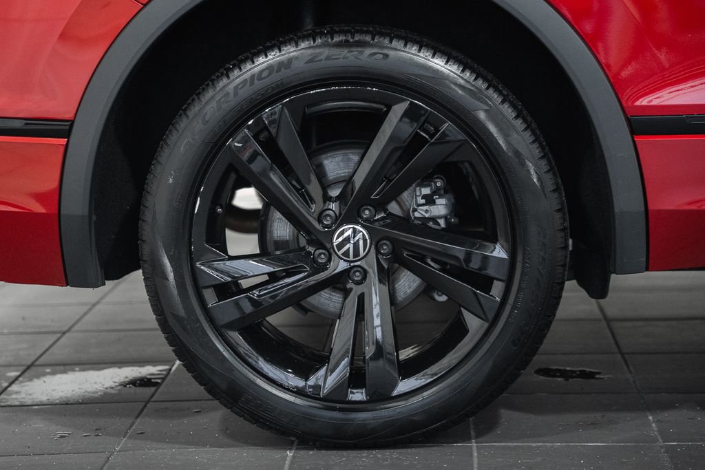 Used 2024 Volkswagen Tiguan SE R-Line image 17