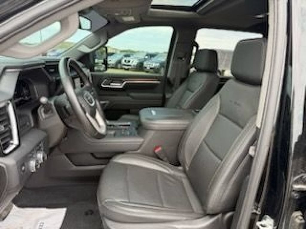 Used 2025 GMC Sierra 3500 Denali AWD/4WD image 24