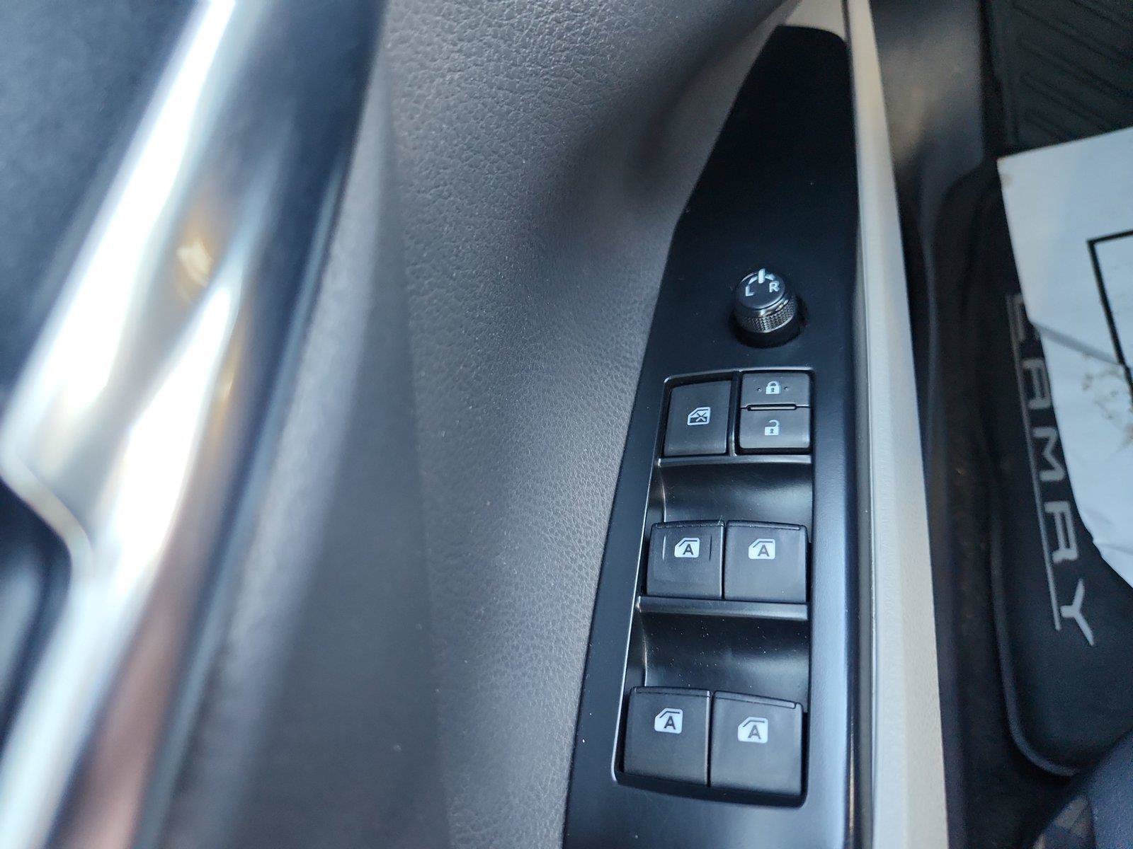 Used 2019 Toyota Camry SE FWD image 33