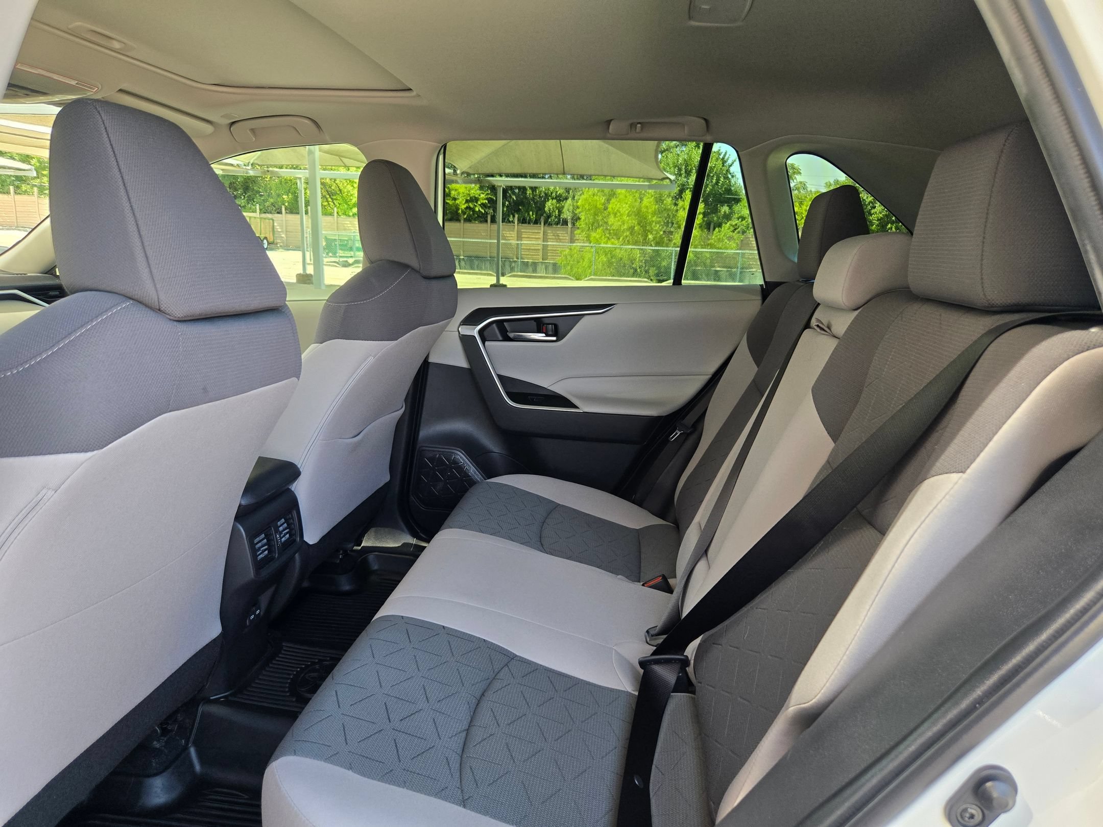Used 2023 Toyota RAV4 XLE w/ Convenience Package FWD image 15